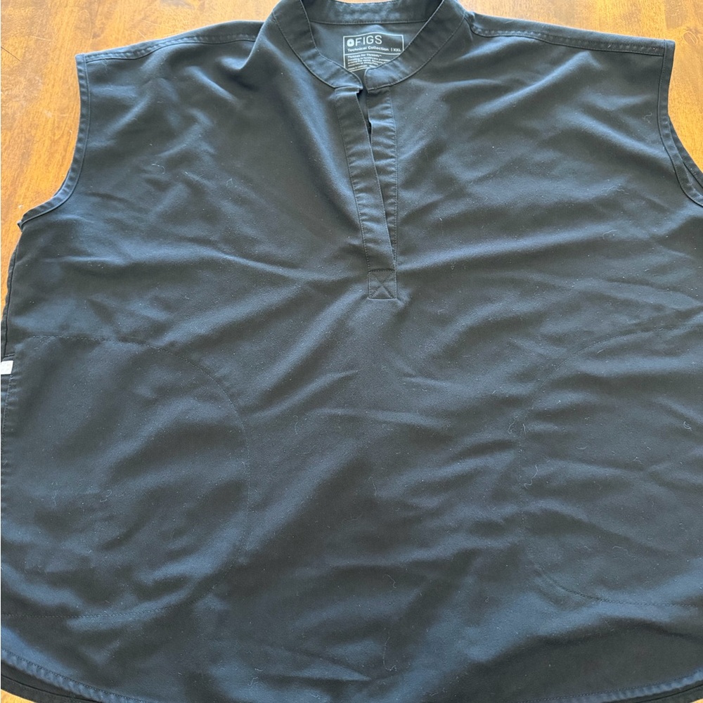 Women’s FIGS Black Rafeala Scrub Top XXL
